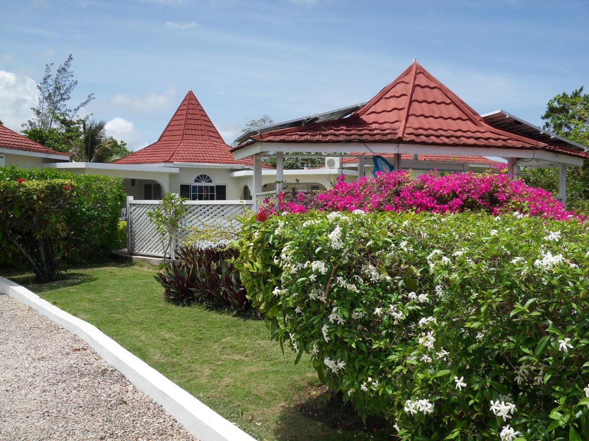 Whistling Villa Runaway Bay Kültér fotó