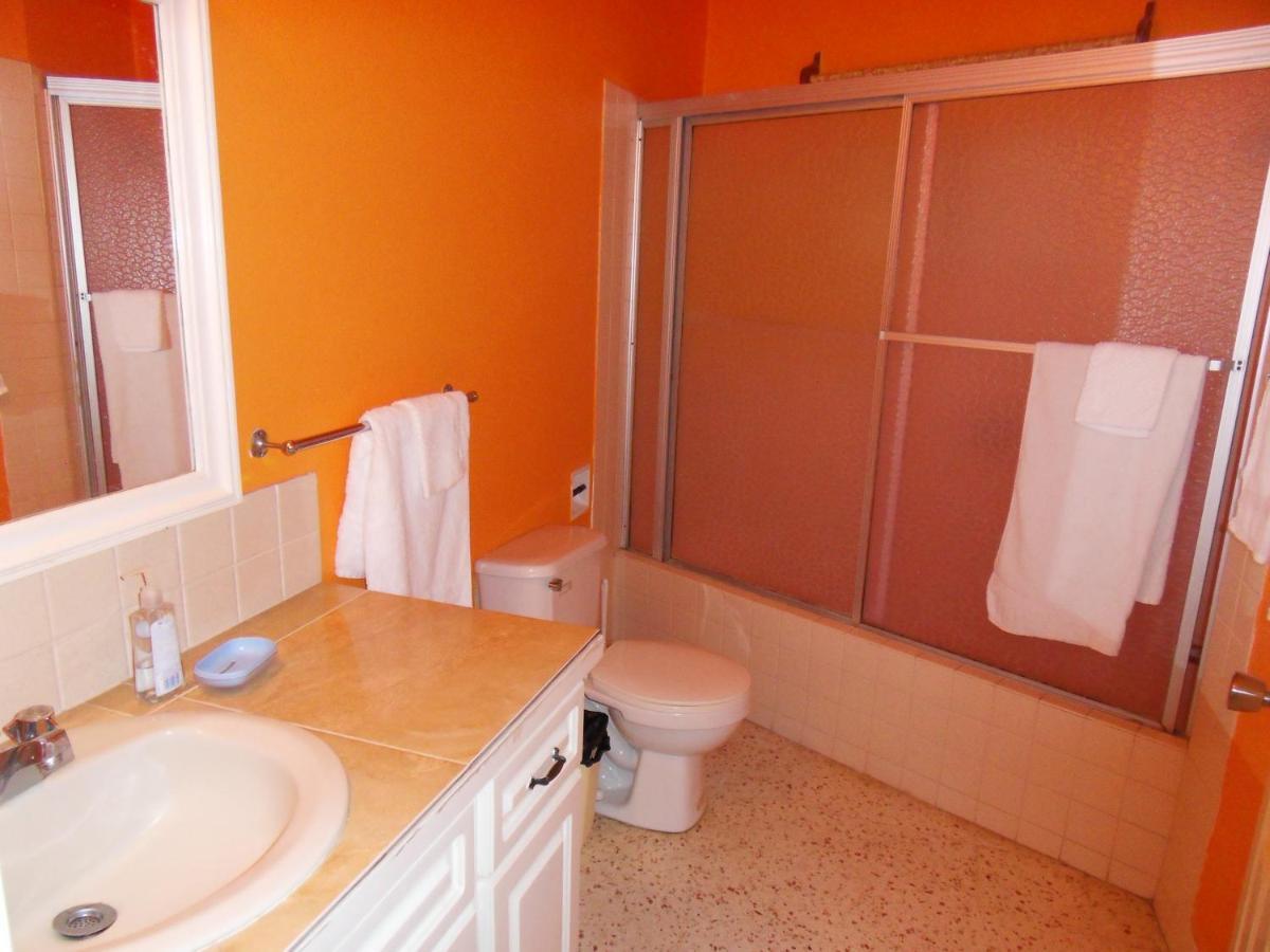 Whistling Villa Runaway Bay Kültér fotó
